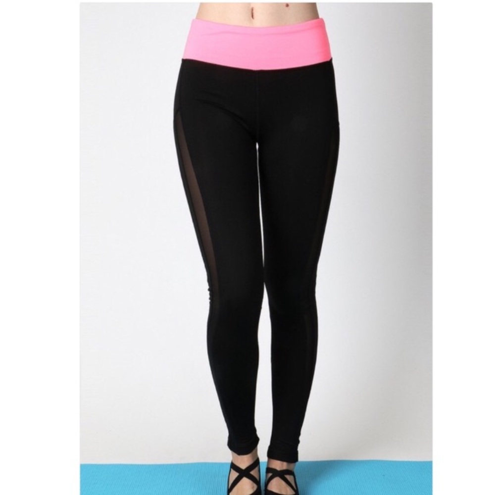 🆕🔥🔥Neon pink/black mesh yoga pant/active wear - Picture 2 of 4